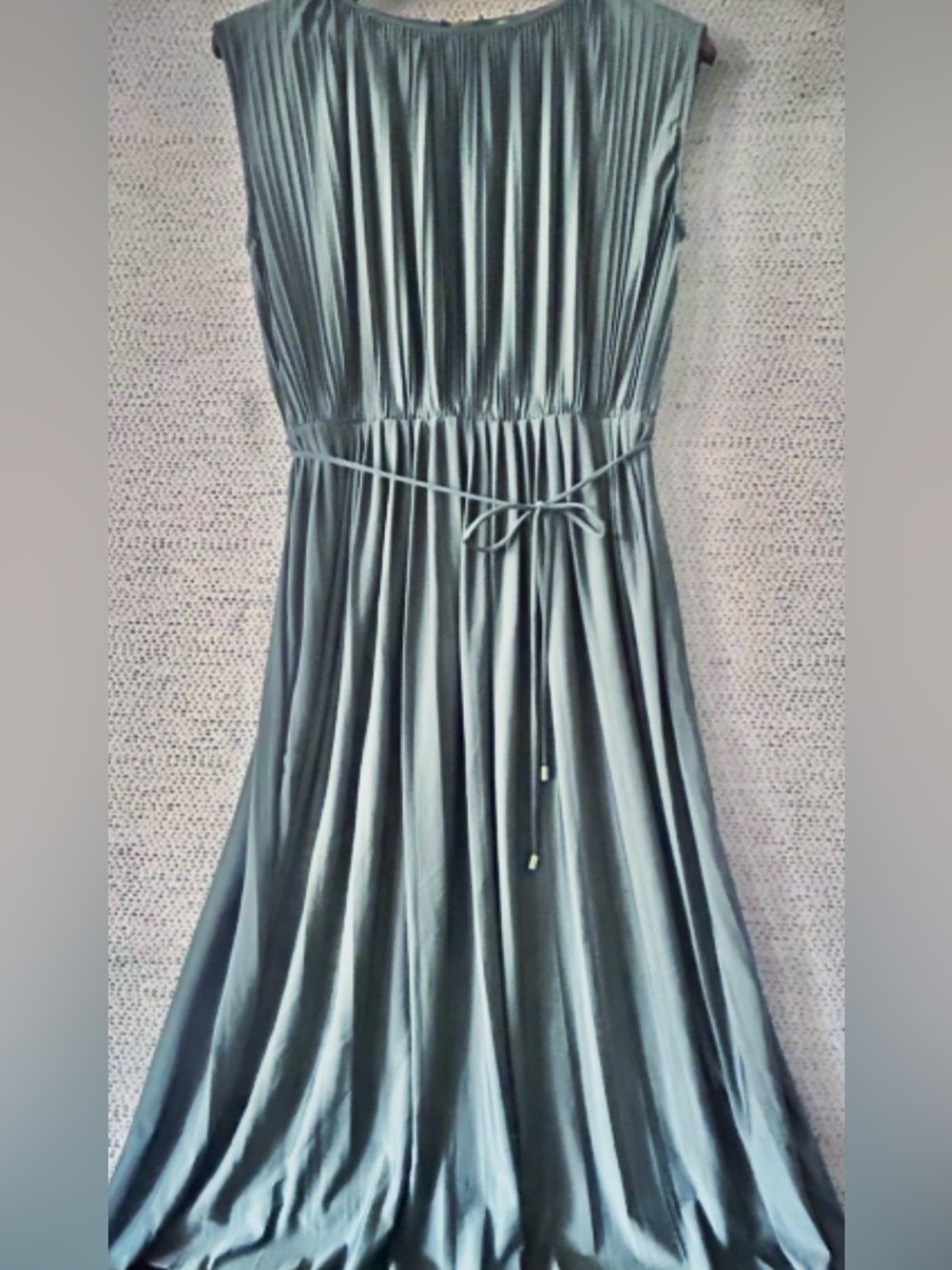 H&M Green Solid Pleated Round Neck Sleeveless Belted Midi Dress M